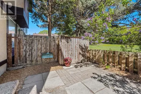 116 Mcclintock Way Ottawa ON K2L 2A4