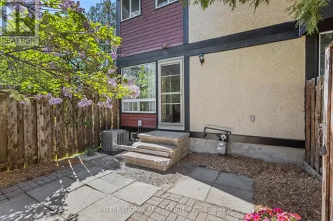 116 Mcclintock Way Ottawa ON K2L 2A4