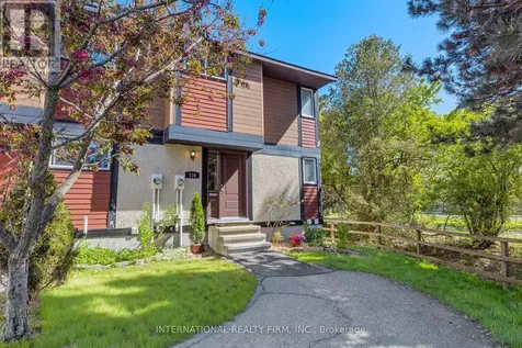 116 Mcclintock Way Ottawa ON K2L 2A4