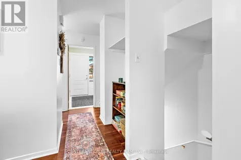 116 Mcclintock Way Ottawa ON K2L 2A4