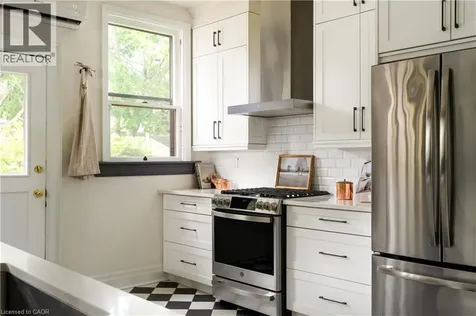 44 St Clair Avenue Hamilton ON L8M 2N3