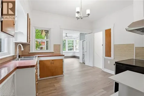167 Balmoral Avenue South Hamilton ON L8M 3K2