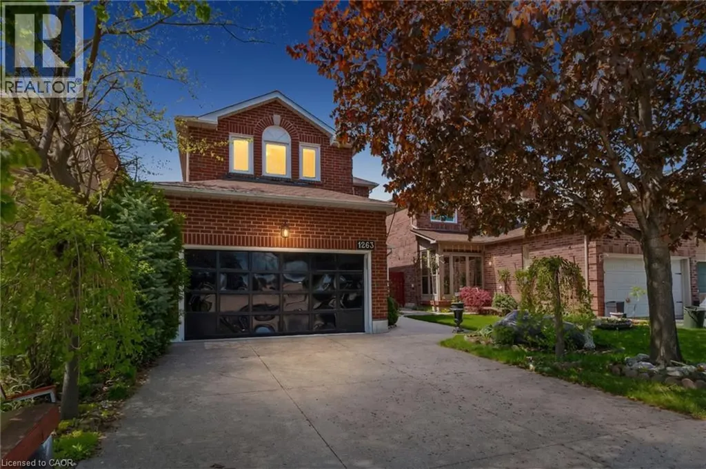 1263 Bantham Street Mississauga ON L5V 1Y8
