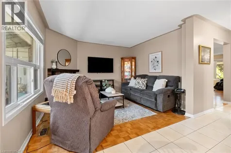 1263 Bantham Street Mississauga ON L5V 1Y8