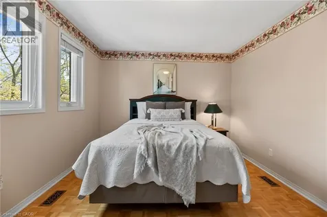 1263 Bantham Street Mississauga ON L5V 1Y8