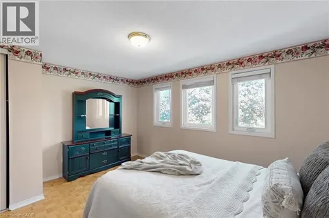 1263 Bantham Street Mississauga ON L5V 1Y8