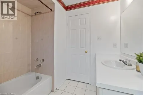1263 Bantham Street Mississauga ON L5V 1Y8