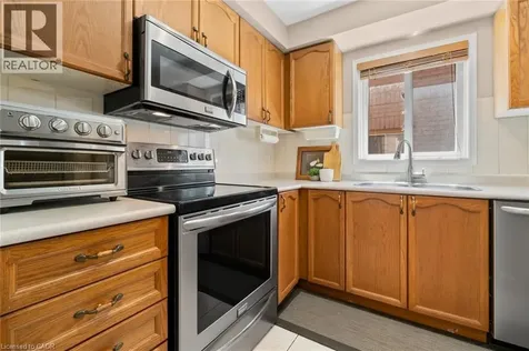 1263 Bantham Street Mississauga ON L5V 1Y8
