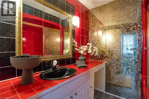 68 Riverside Drive Welland ON L3C 5E2