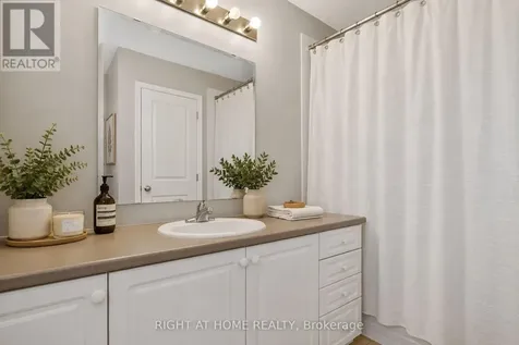 207 Catamount Court Ottawa ON K2M 0A8