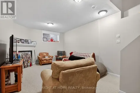 207 Catamount Court Ottawa ON K2M 0A8