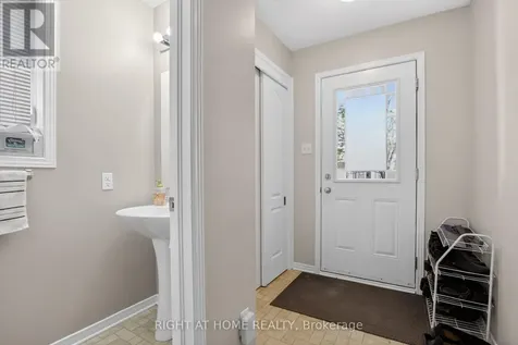 207 Catamount Court Ottawa ON K2M 0A8