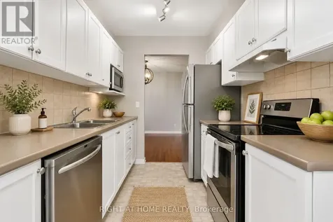 207 Catamount Court Ottawa ON K2M 0A8