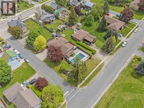9 High Crest Lane West St. Jacobs ON N0B 2N0