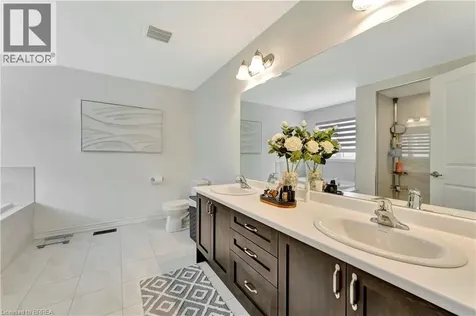 63 Flagg Avenue Paris ON N3L 0K1