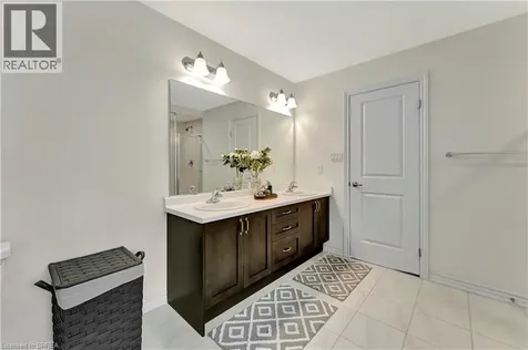 63 Flagg Avenue Paris ON N3L 0K1