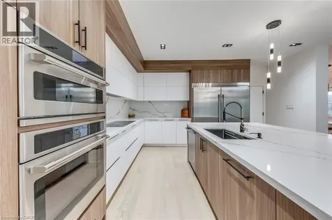 3937 Leonardo Street Burlington ON L7M 0Z8