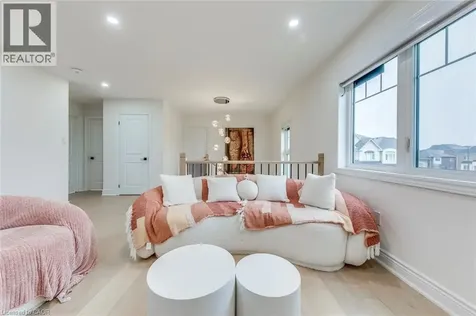 3937 Leonardo Street Burlington ON L7M 0Z8