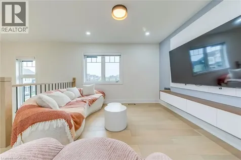 3937 Leonardo Street Burlington ON L7M 0Z8