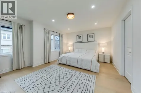 3937 Leonardo Street Burlington ON L7M 0Z8