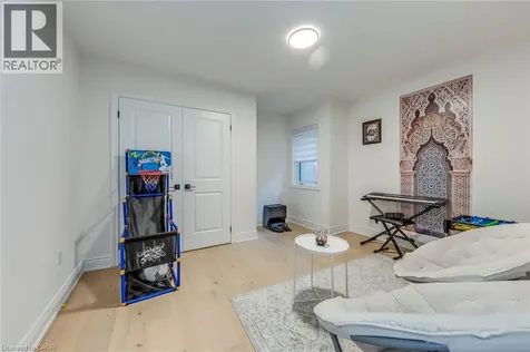 3937 Leonardo Street Burlington ON L7M 0Z8