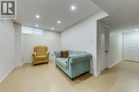 3937 Leonardo Street Burlington ON L7M 0Z8