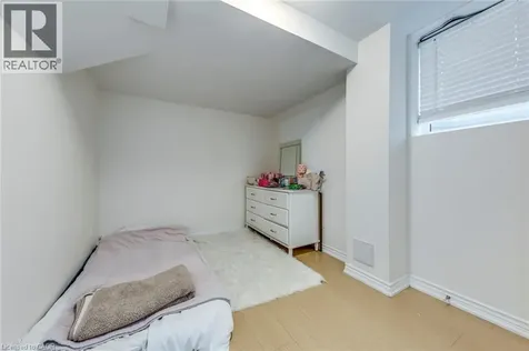 3937 Leonardo Street Burlington ON L7M 0Z8