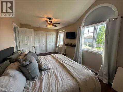 33 Vineberg Drive Hamilton ON L9B 2P6