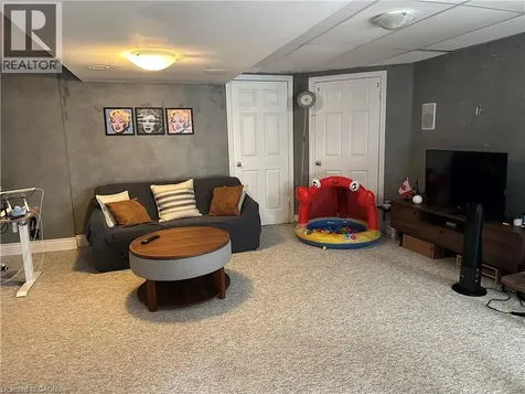 33 Vineberg Drive Hamilton ON L9B 2P6