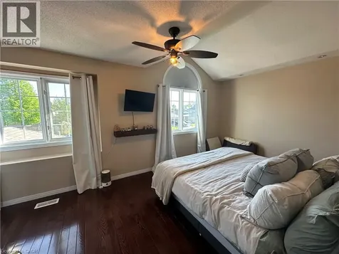 33 Vineberg Drive Hamilton ON L9B 2P6