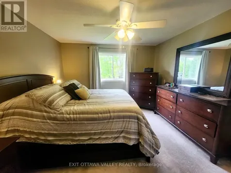 2943 B Line Road Laurentian Valley ON K8A 6W6