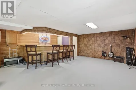2058 James Street Howick ON N0G 1X0