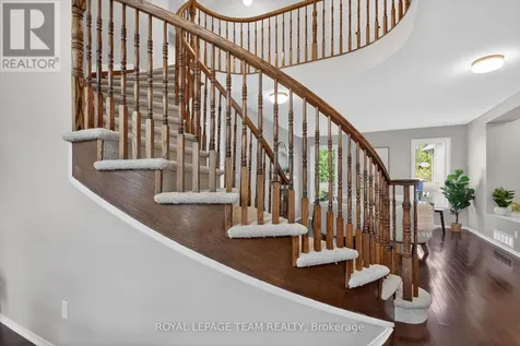 121 Muskego Crescent Ottawa ON K2W 1H6