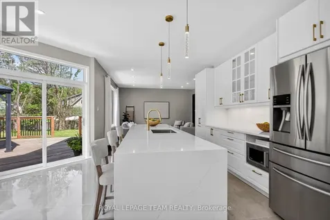 121 Muskego Crescent Ottawa ON K2W 1H6