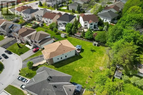 121 Muskego Crescent Ottawa ON K2W 1H6