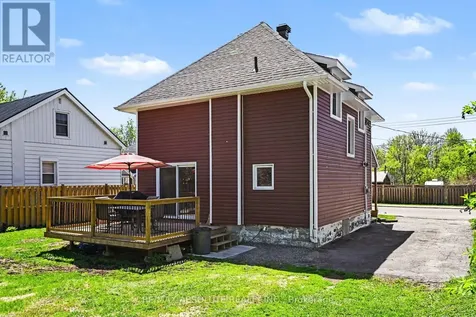 21 Bank Street North Renfrew ON K7V 2E1