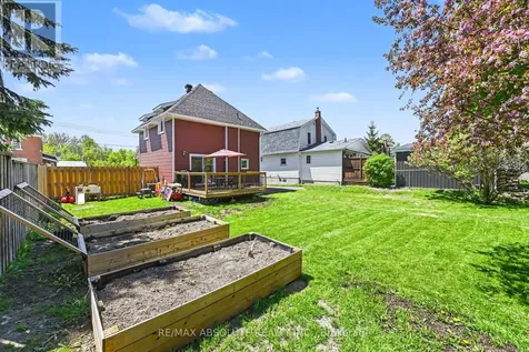 21 Bank Street North Renfrew ON K7V 2E1