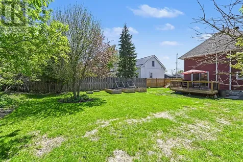 21 Bank Street North Renfrew ON K7V 2E1