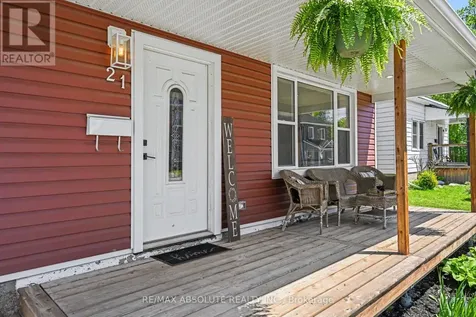 21 Bank Street North Renfrew ON K7V 2E1