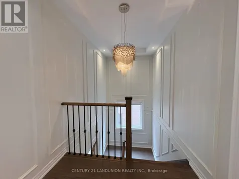 141 Conklin Crescent Aurora ON L4G 0Z2