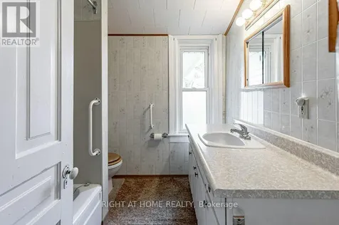 86 Manitoba Street St. Thomas ON N5P 3A4