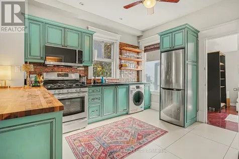 560 Indian Grove Toronto (junction Area) ON M6P 2J4