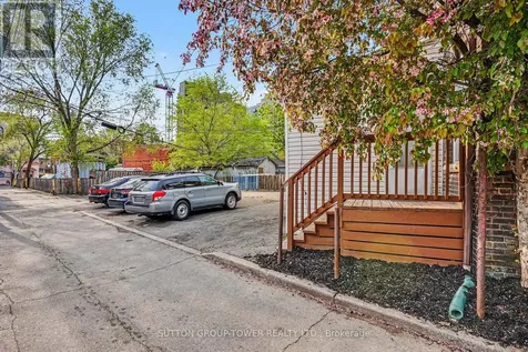 560 Indian Grove Toronto (junction Area) ON M6P 2J4