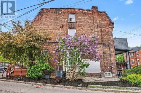 560 Indian Grove Toronto (junction Area) ON M6P 2J4