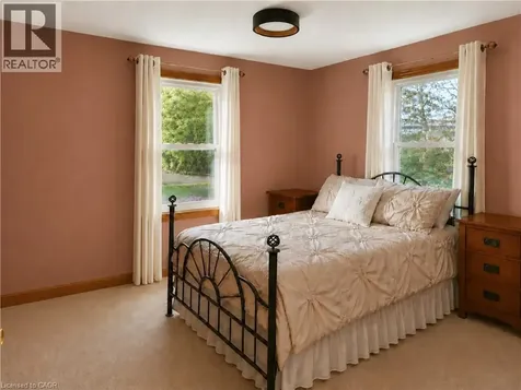 15 Barrett Avenue Cambridge ON N1R 3A1