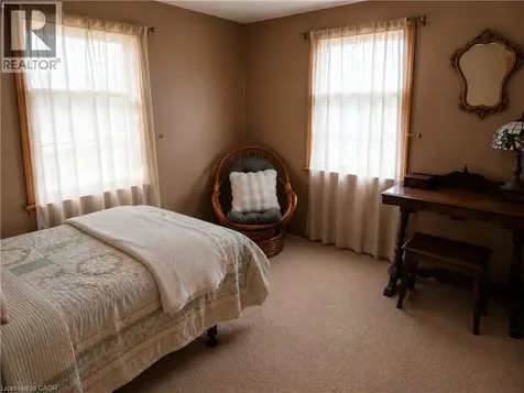 15 Barrett Avenue Cambridge ON N1R 3A1