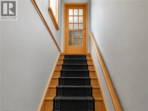 15 Barrett Avenue Cambridge ON N1R 3A1