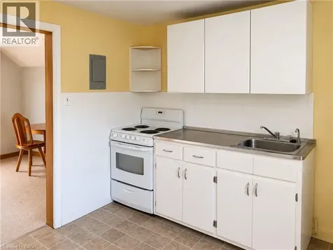 15 Barrett Avenue Cambridge ON N1R 3A1