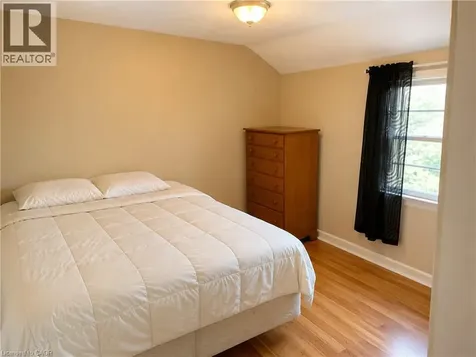15 Barrett Avenue Cambridge ON N1R 3A1