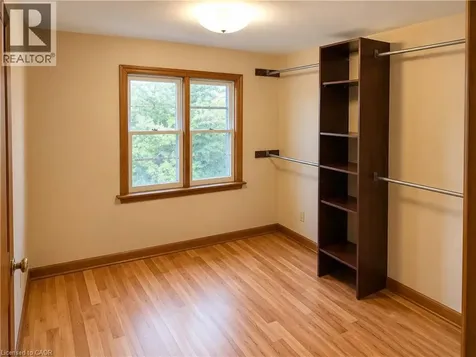15 Barrett Avenue Cambridge ON N1R 3A1